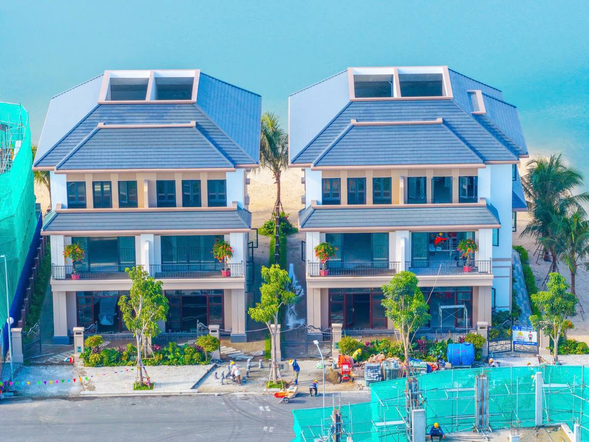 Mặt tiền biệt thự hướng hồ tại Vinhomes Green Paradise