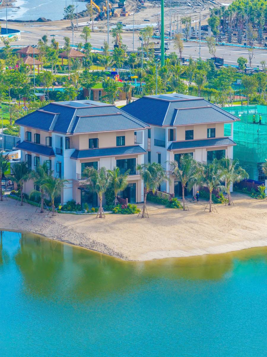 Hai căn biệt thự ven hồ bãi cát tại Vinhomes Green Paradise Cần Giờ