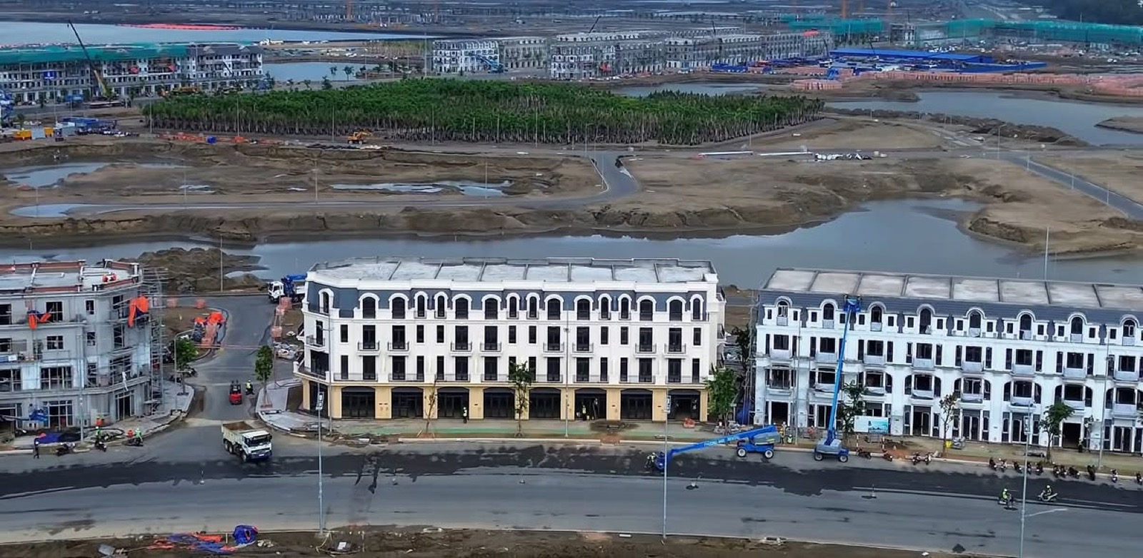 Block nhà phố Khu A Vinhomes Cần Giờ đã gỡ giàn giáo