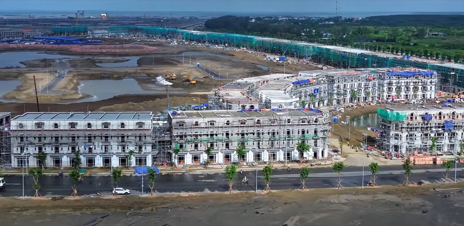 Các dãy nhà phố trắng Khu A Vinhomes Cần Giờ nhìn từ trên cao