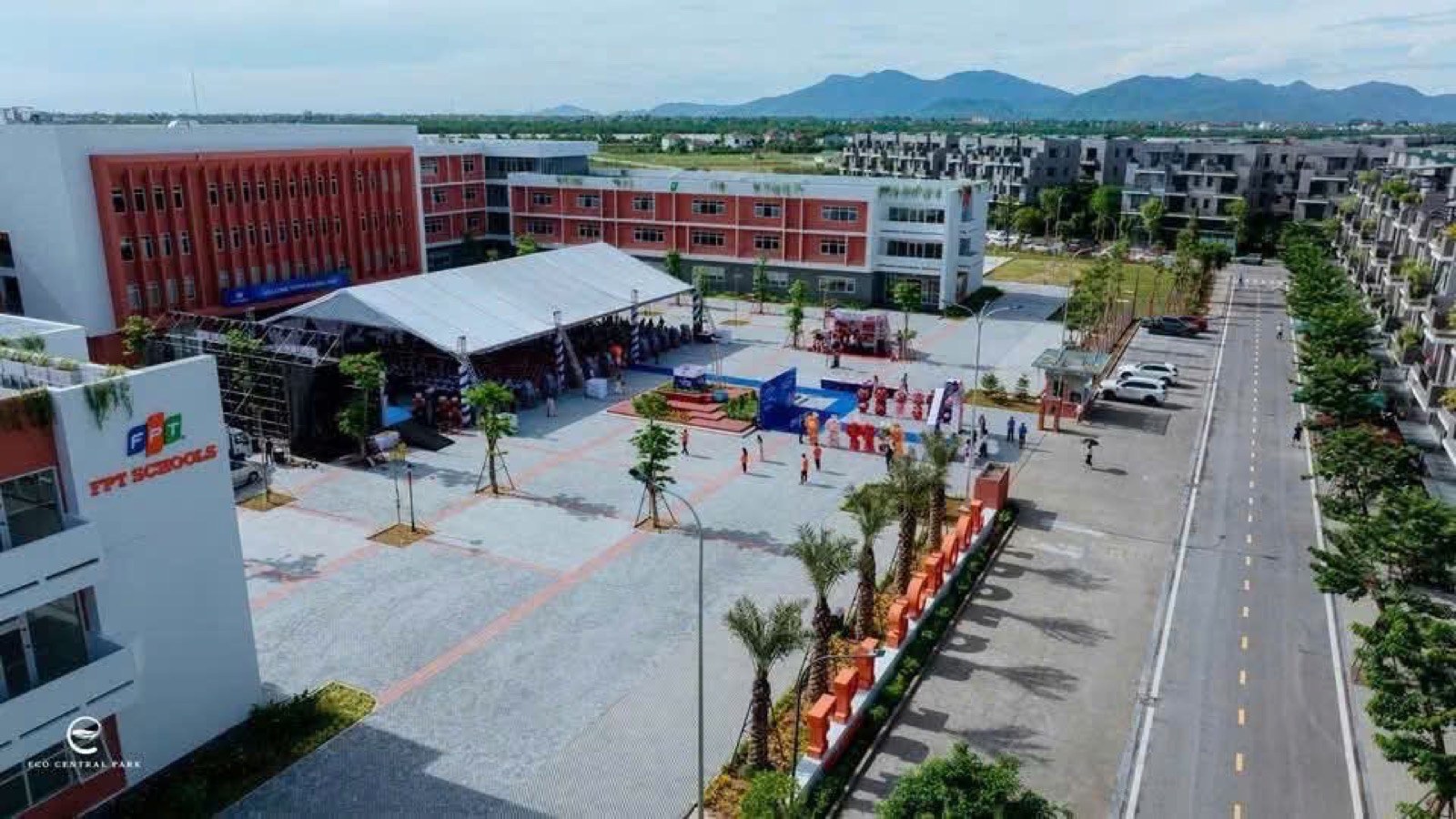 Khuôn viên trường học tại Eco Central Park nhìn từ trên cao