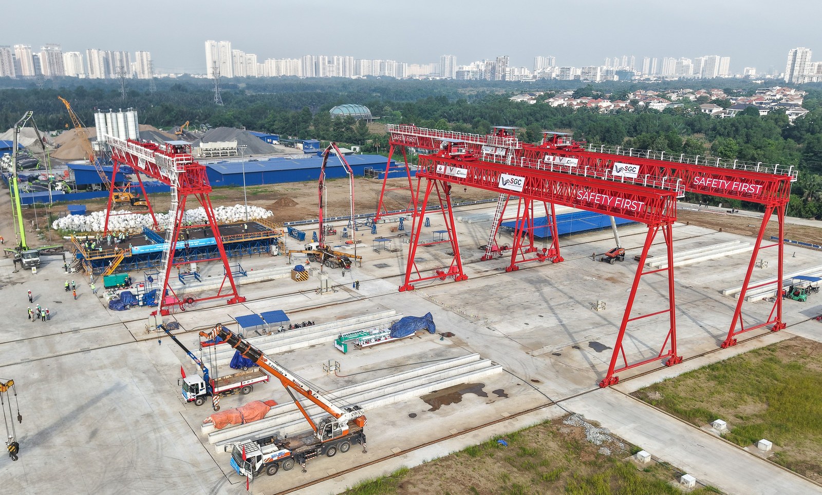 Bãi đúc dầm tuyến metro Bến Thành – Cần Giờ nhìn từ trên cao