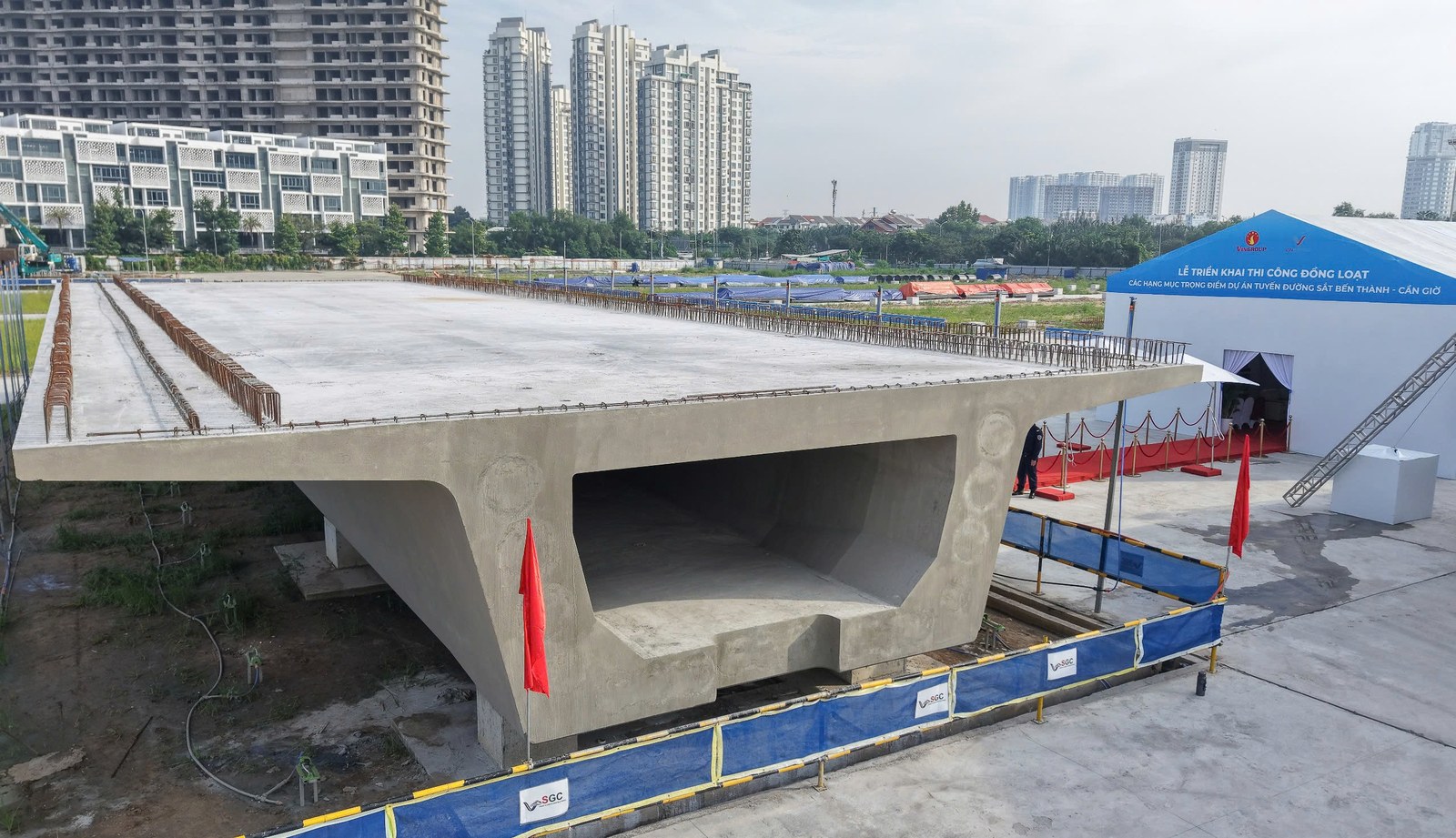 Phiến dầm hộp đúc thử tại bãi đúc số 1 tuyến metro Bến Thành – Cần Giờ