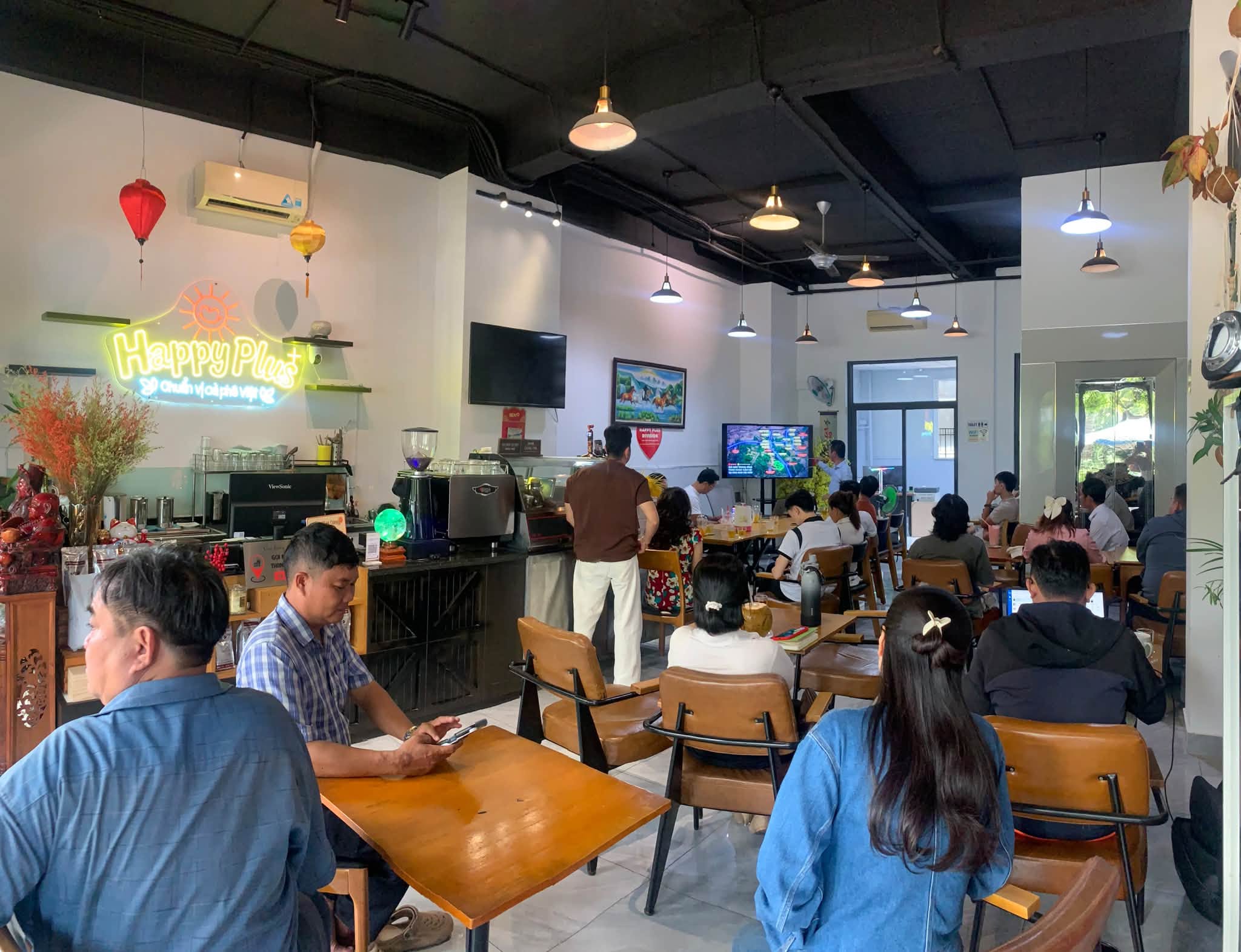 Không gian văn phòng Happy Plus trong buổi training