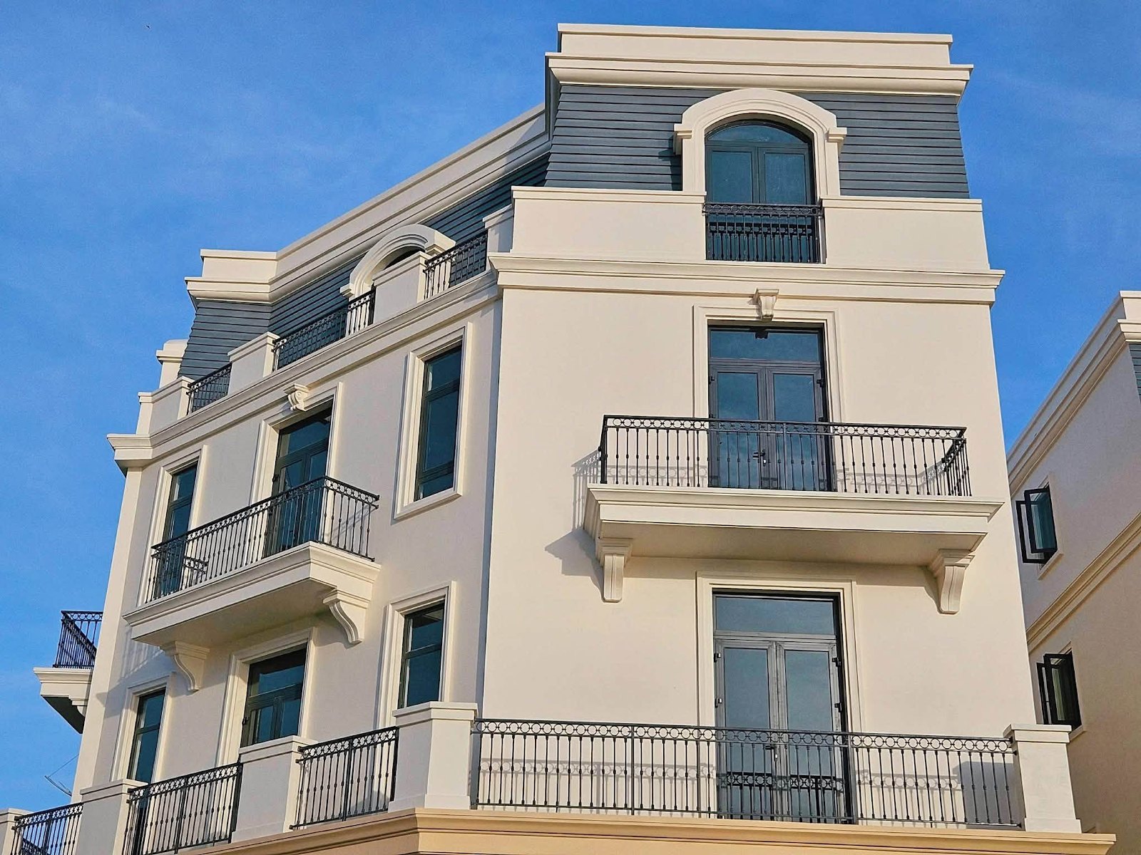 Giá Vịnh Tiên Vinhomes Cần Giờ – mặt tiền nhà phố liền kề kiến trúc tân cổ điển đã hoàn thiện