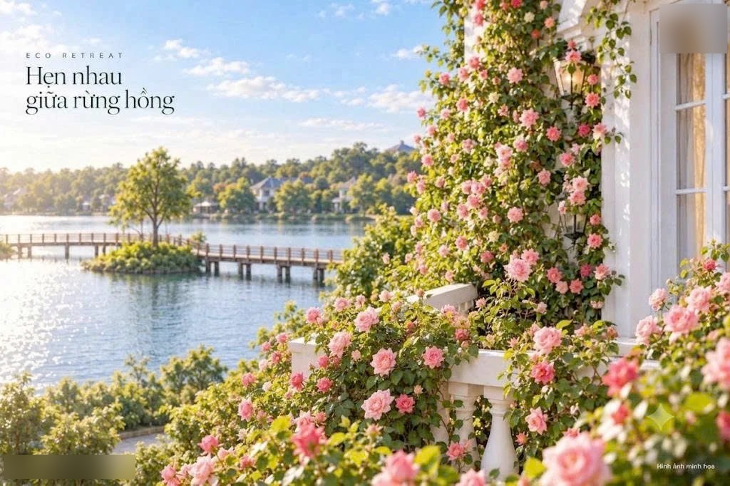 Ban công hoa hồng nhìn ra Hồ Thiên Nga tại phân khu Rừng Hồng Eco Retreat (hình minh họa)