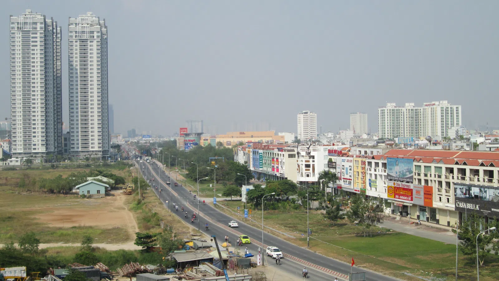 Metro số 4 khu Nam dự kiến đi theo trục Nguyễn Hữu Thọ, ảnh tư liệu đường Nguyễn Hữu Thọ năm 2013